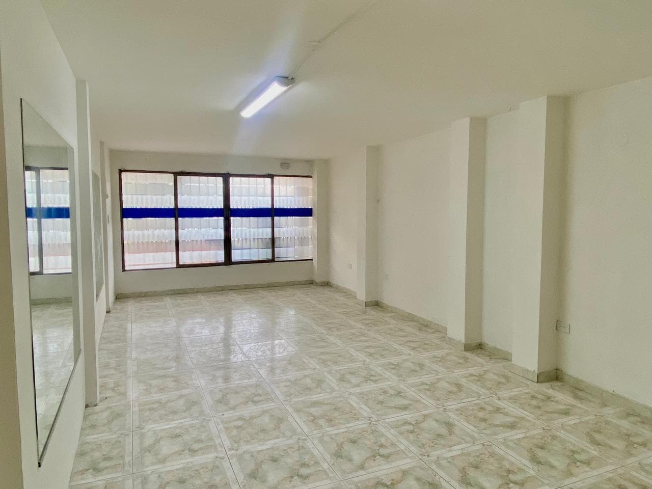 Casa Esquinera de 3 Pisos en El Lido — foto 2